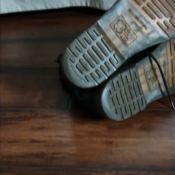 Dr. Martens Black Leather Boots for Men - Picture 7 of 8